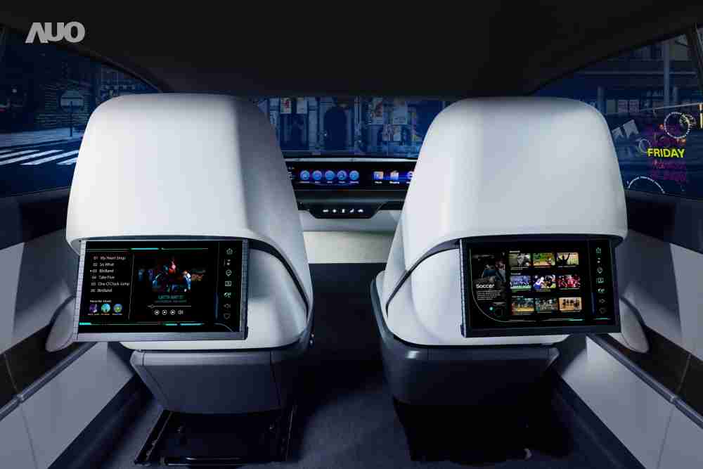 人生就是博新一代Smart Cockpit 2024，，以Micro LED先进显示技术优势，，，创建〝可卷式后座娱乐显示器〞，，仅在互动时才显示出所需画面及信息，，，，扩充更丰富的娱乐和交互信息服务，，，获国际奖项荣耀