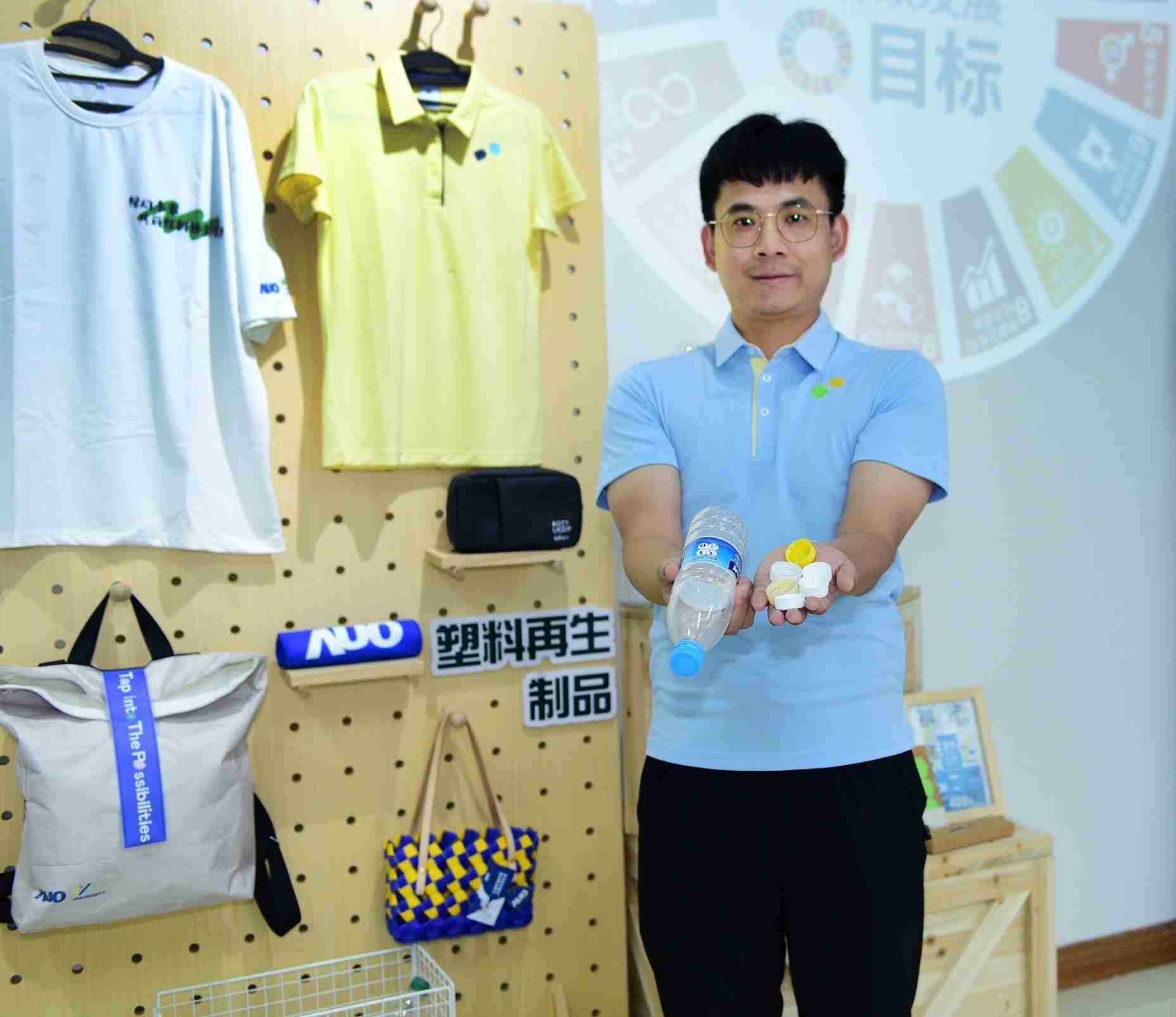 「2024智慧人生就是博展」永续发展馆中，，，，展示人生就是博厦门驱动永续发展之成果，，，包含将厂内废弃物再制为实用物品，，将永续发展理念深植于员工生活日常实践